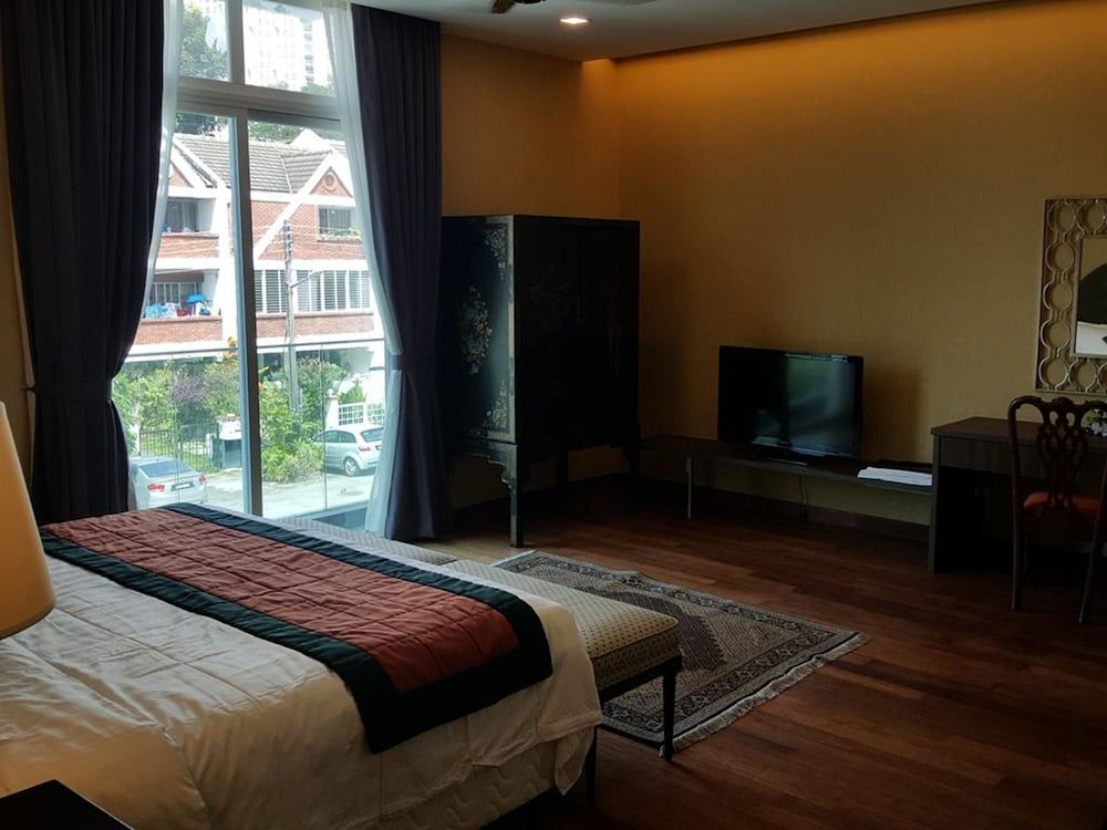 undefined La Maison 100 5