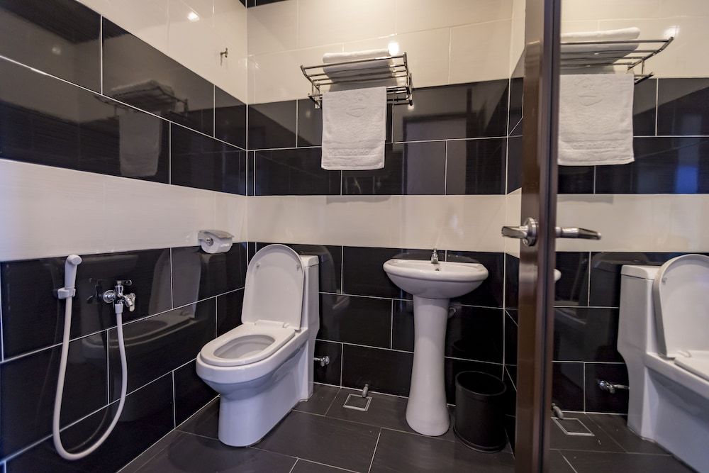 Hamilton Hotel Kajang Deluxe Double Room, 1 Queen Bed 3