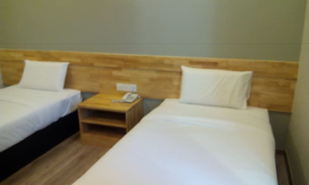 Hotel Suria 18 Standard Twin Room 2
