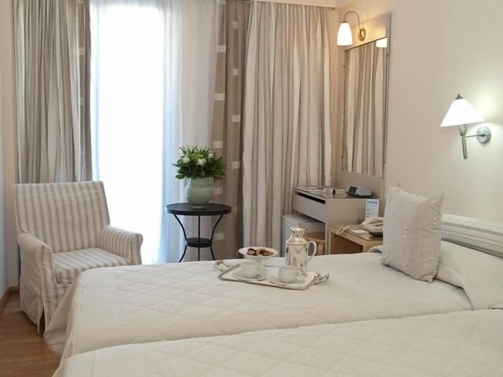 Family Room, Connecting Rooms