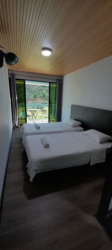 Wind Valley Farmstay Panoramic Twin Room, 2 Twin Beds 7