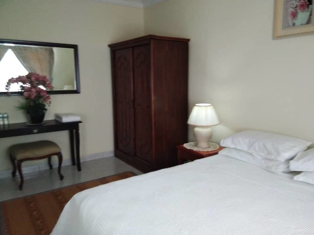 Aini's Guest House In Vista Amani Condo Comfort Condo, 4 Bedrooms, Pool View 3