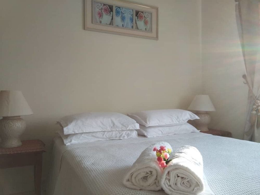 Aini's Guest House In Vista Amani Condo Comfort Condo, 4 Bedrooms, Pool View 4