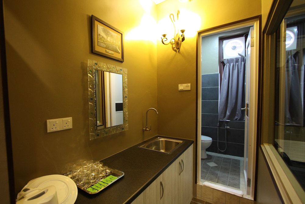 Shamrock Greenhill Family Studio Suite 4