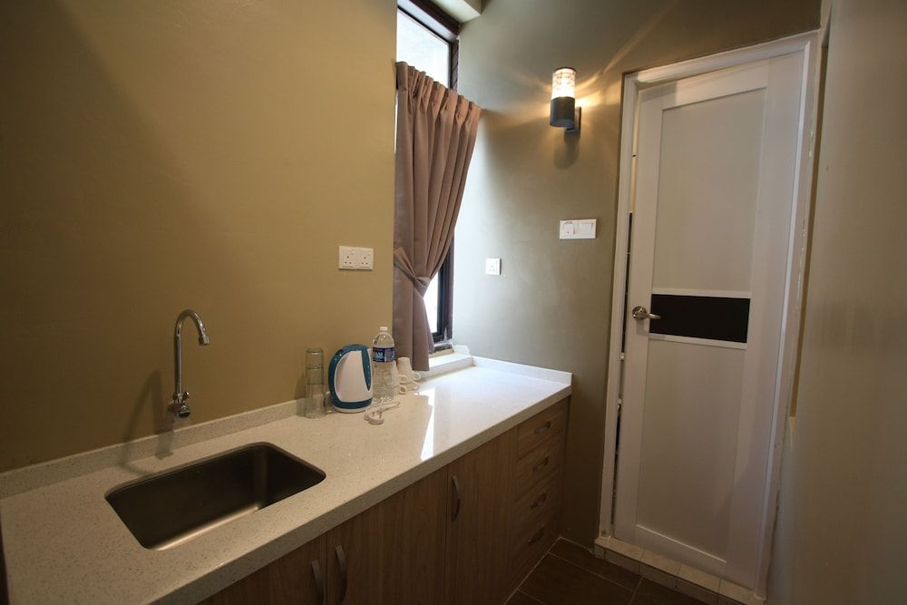 Shamrock Greenhill Standard Quadruple Room 3