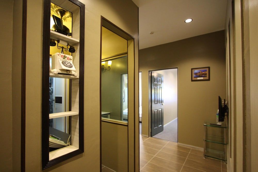 Shamrock Greenhill Family Studio Suite 6