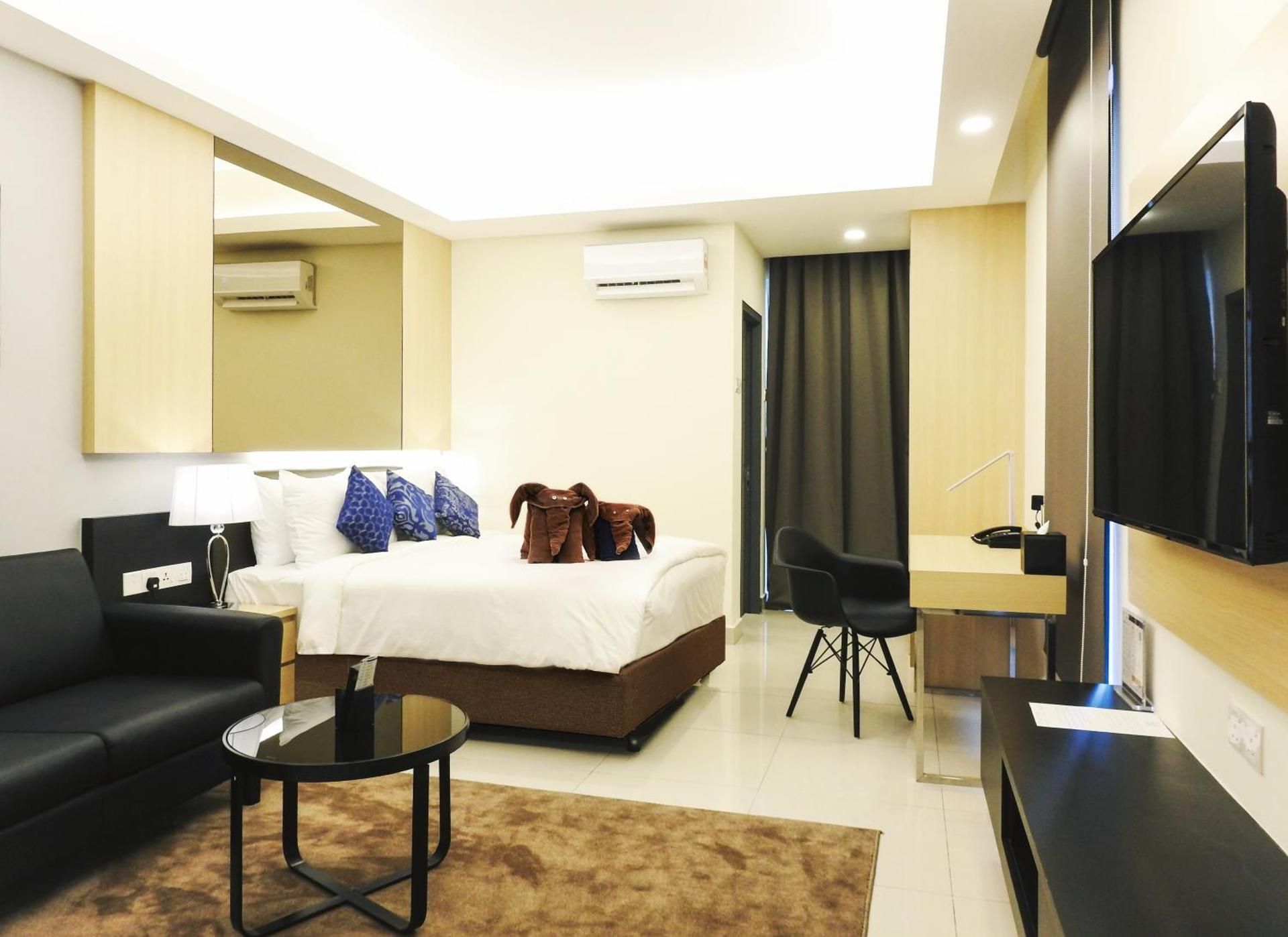 Studio Queen Room