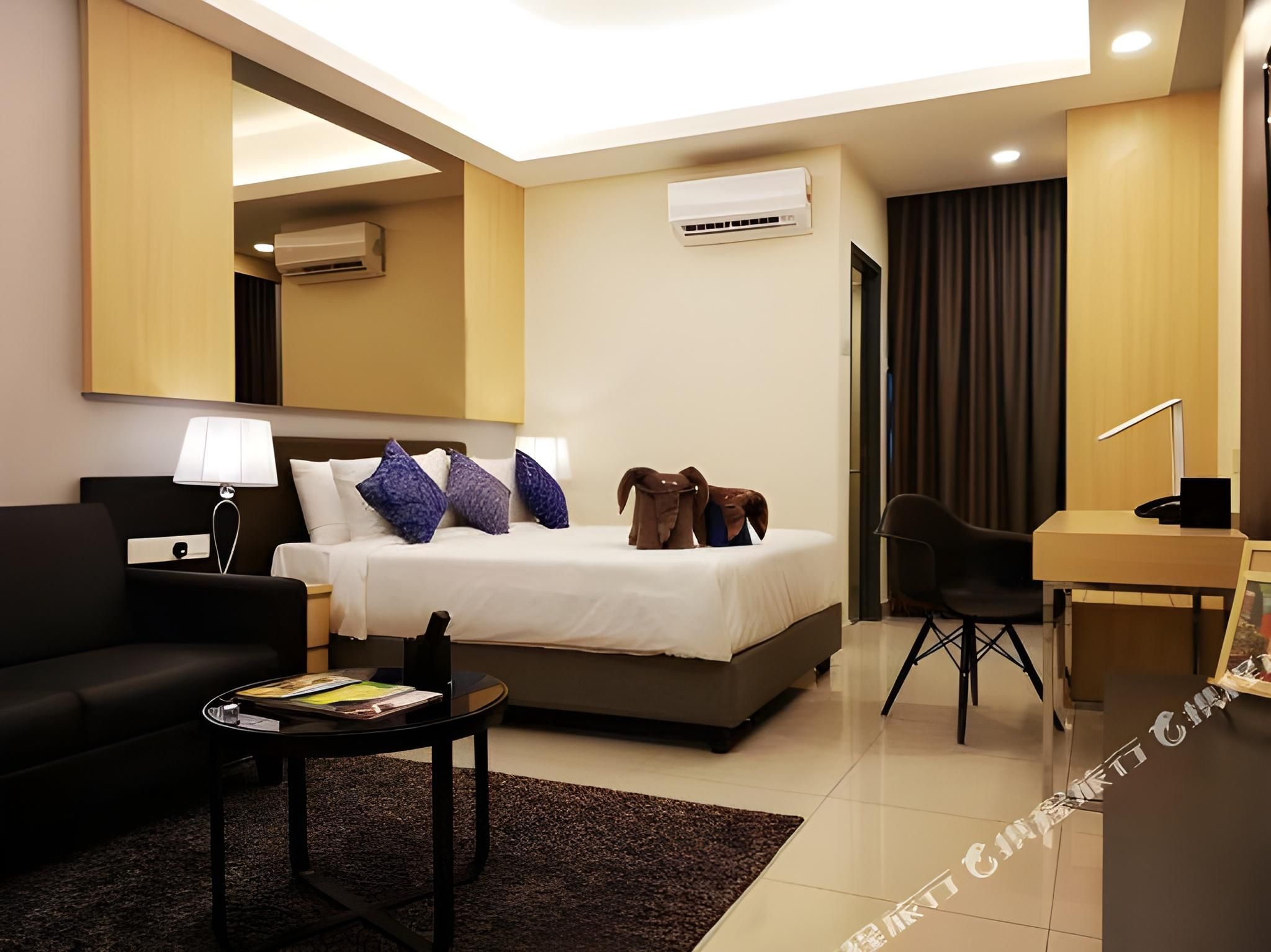 Studio Queen Room