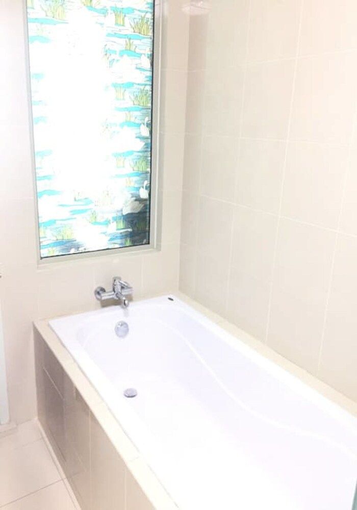 Deep Soaking Bathtub