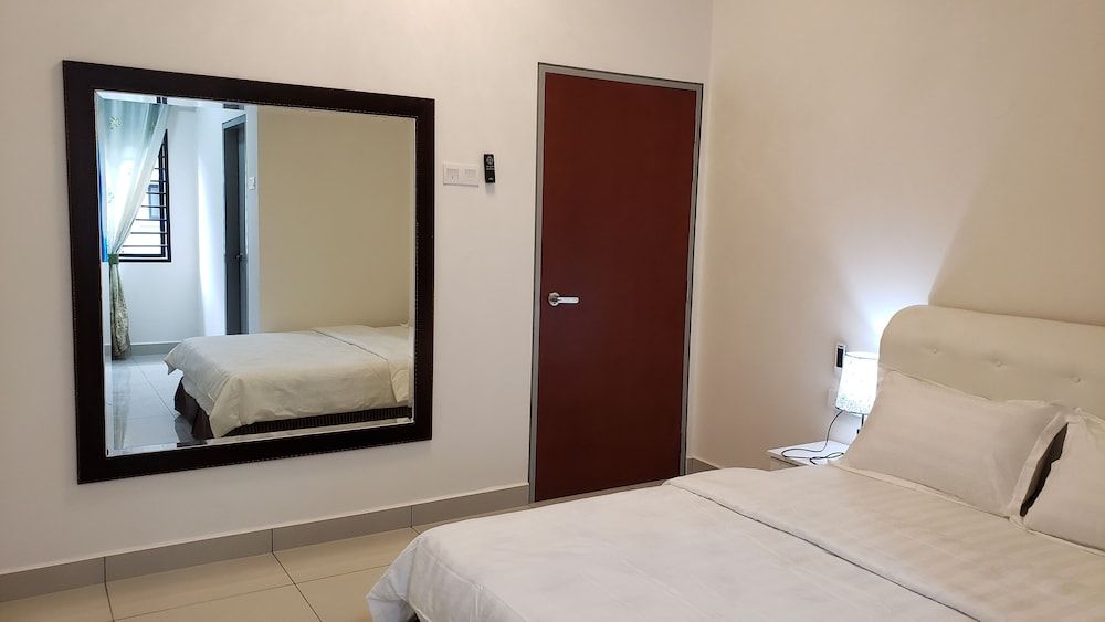 S Rose Hotel Deluxe Queen Room (Home Stay)