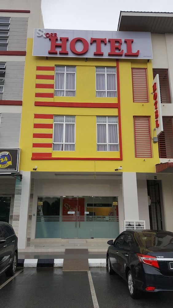 undefined S Rose Hotel 8