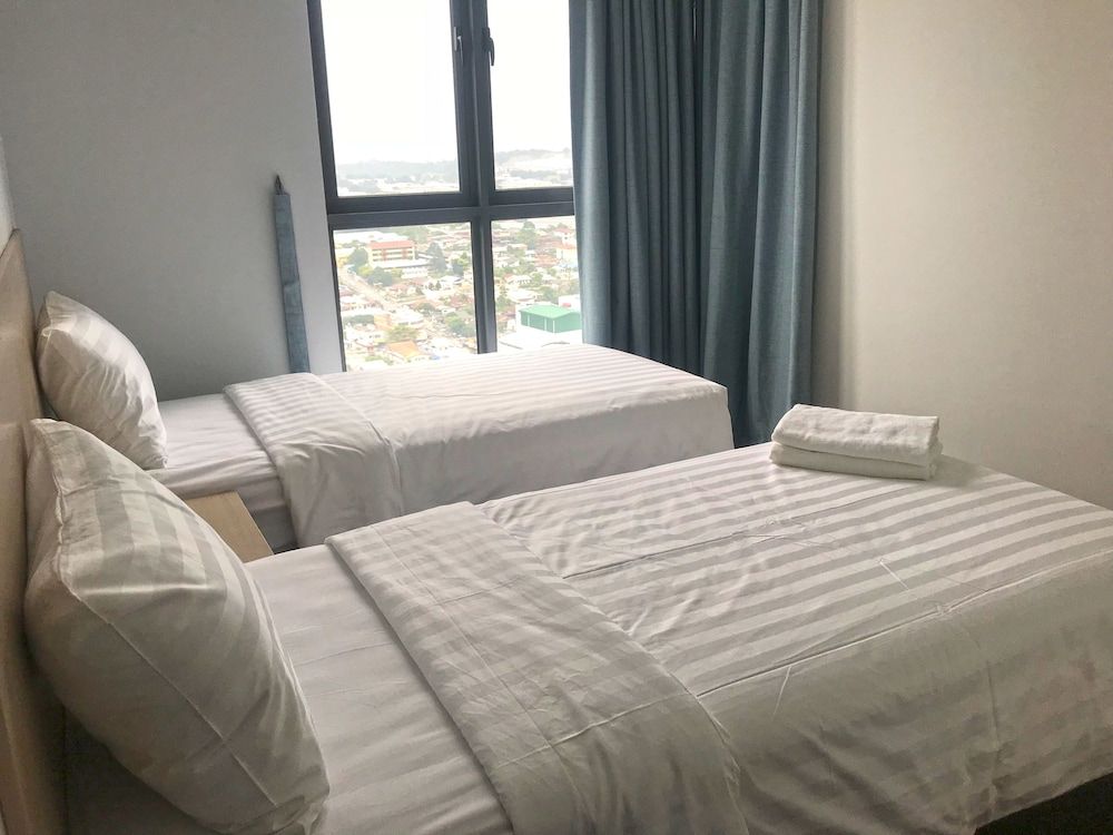 One Amerin Mall & Suites Apartment, 3 Bedrooms 2