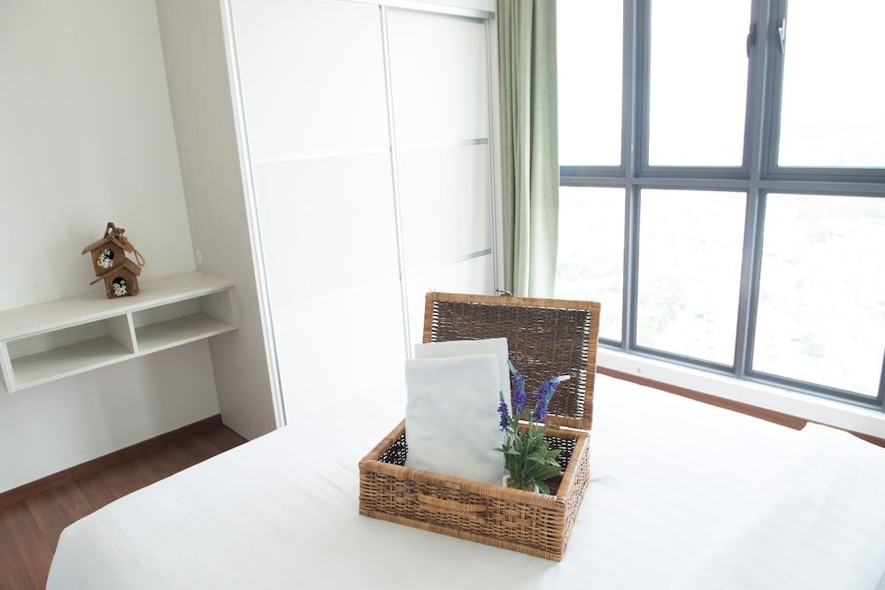 One Amerin Mall & Suites 1 Queen & 1 Twin Bedroom Apartment 12