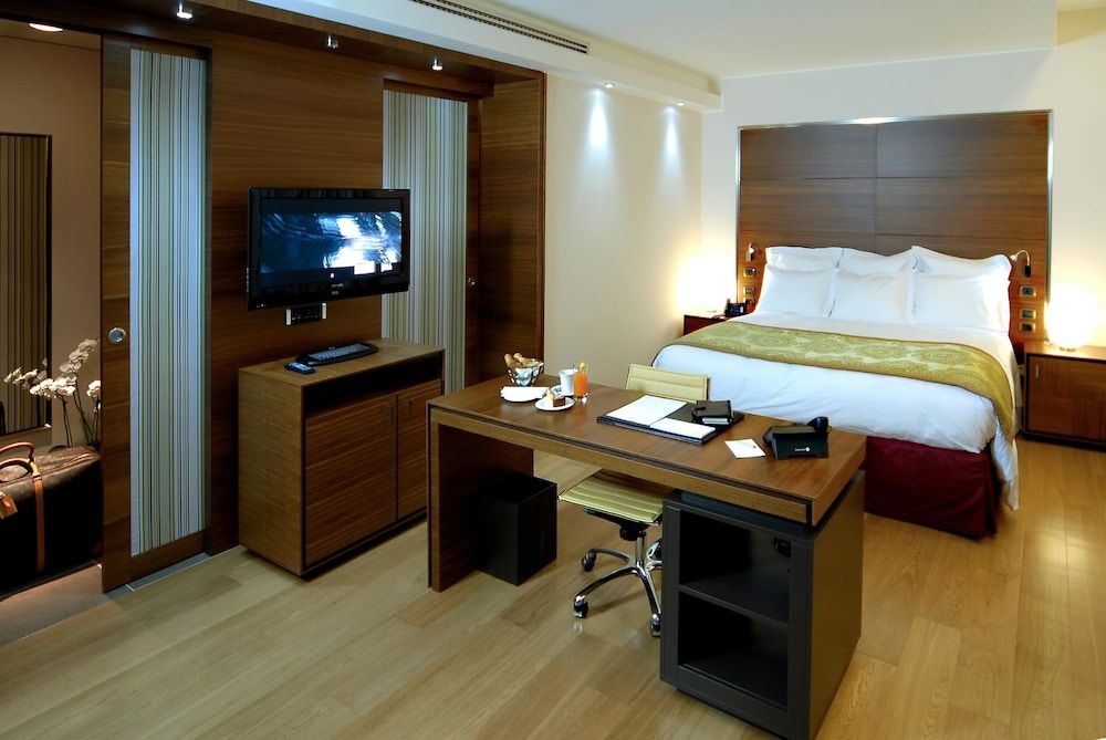 Junior Suite, 1 King Bed (Free Spa Access)