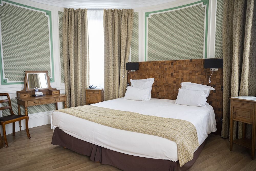 Le Grand Hotel Tours Superior Double Room 3