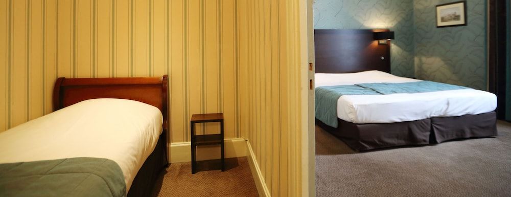 Le Grand Hotel Tours Triple Room 8