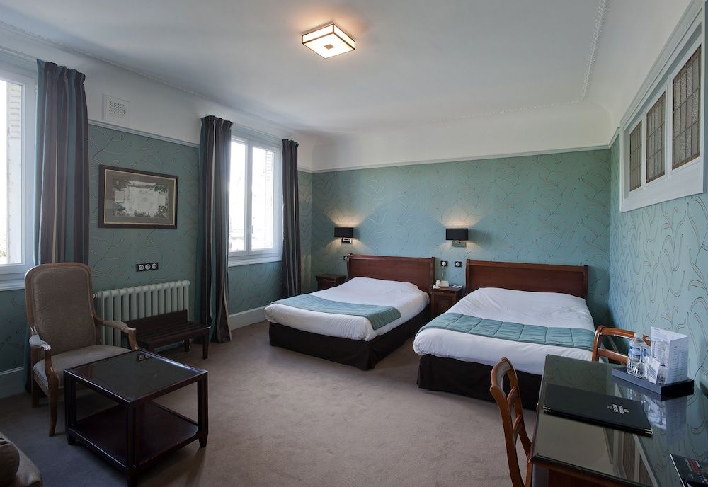 Le Grand Hotel Tours Junior Suite (Family) 2