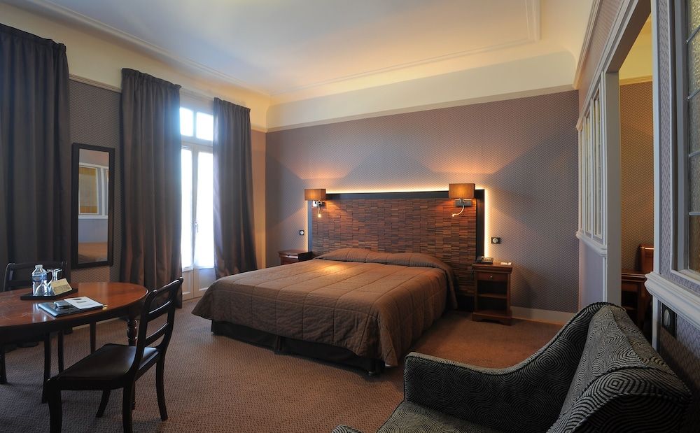 Le Grand Hotel Tours Junior Suite (Family) 3