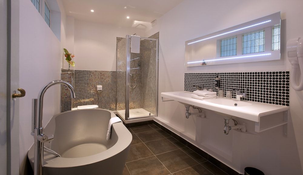 Le Grand Hotel Tours Junior Suite (Family) 12