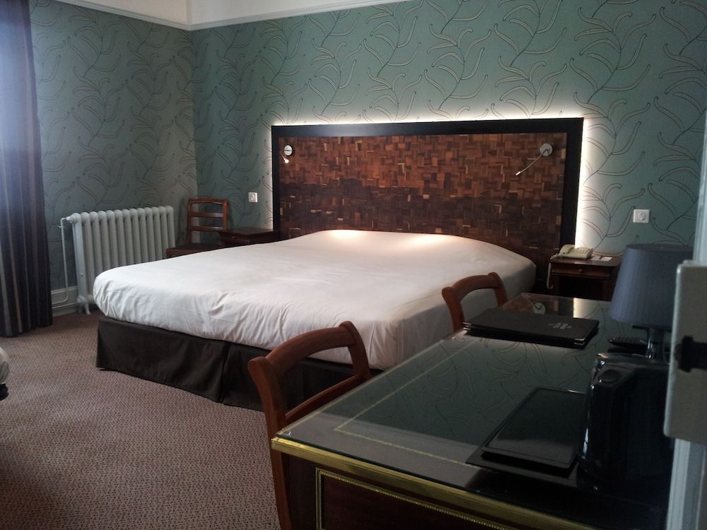 Le Grand Hotel Tours Junior Suite (Family) 8