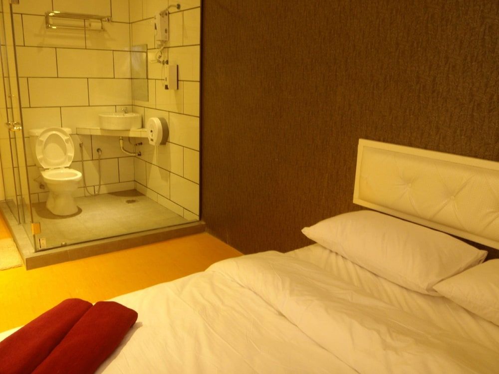 Hotel 77 Superior Twin 2