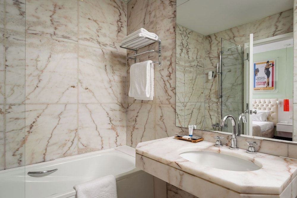 undefined Hotel Florida 7