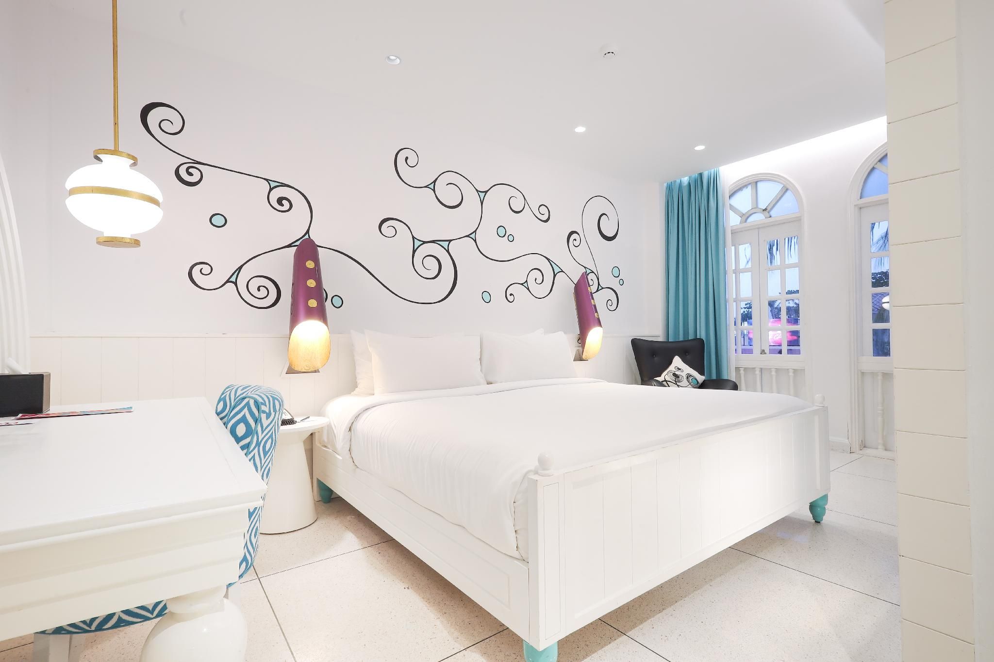 Dash Superior Pool View