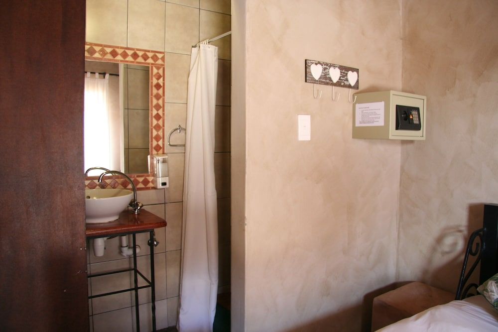 Dunedin Star Guesthouse Standard Twin Room, 2 Twin Beds 5