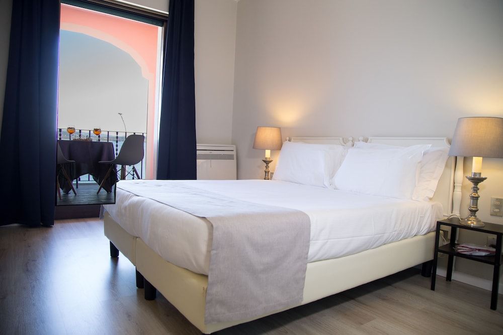 Classic Double Room Single Use, Lake View