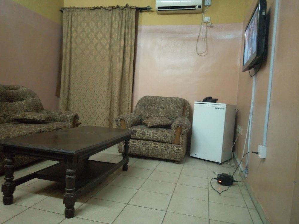 Hail Henrietta Hotel Standard Double Room 2