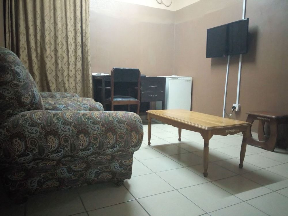 Hail Henrietta Hotel Standard Double Room 3