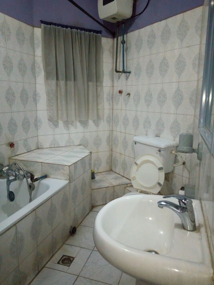 Hail Henrietta Hotel Standard Double Room 4