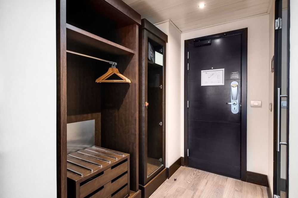 NH Brussels Stéphanie Standard Room 5