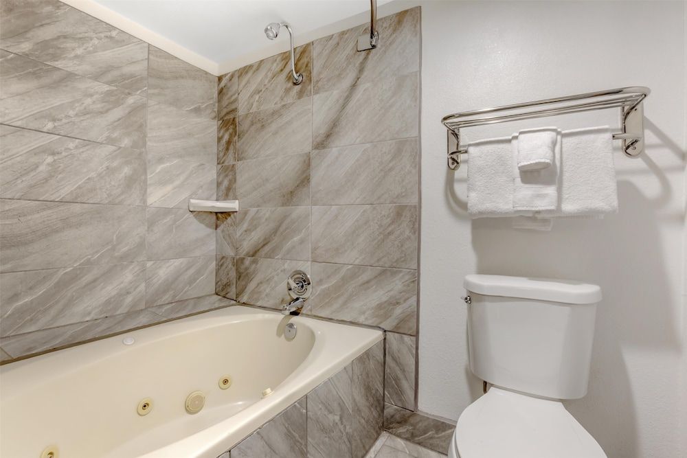 Best Western InnSuites Tucson Foothills Hotel & Suites Suite, 1 King Bed, Non Smoking, Balcony (2nd Floor;with Sofabed) 3