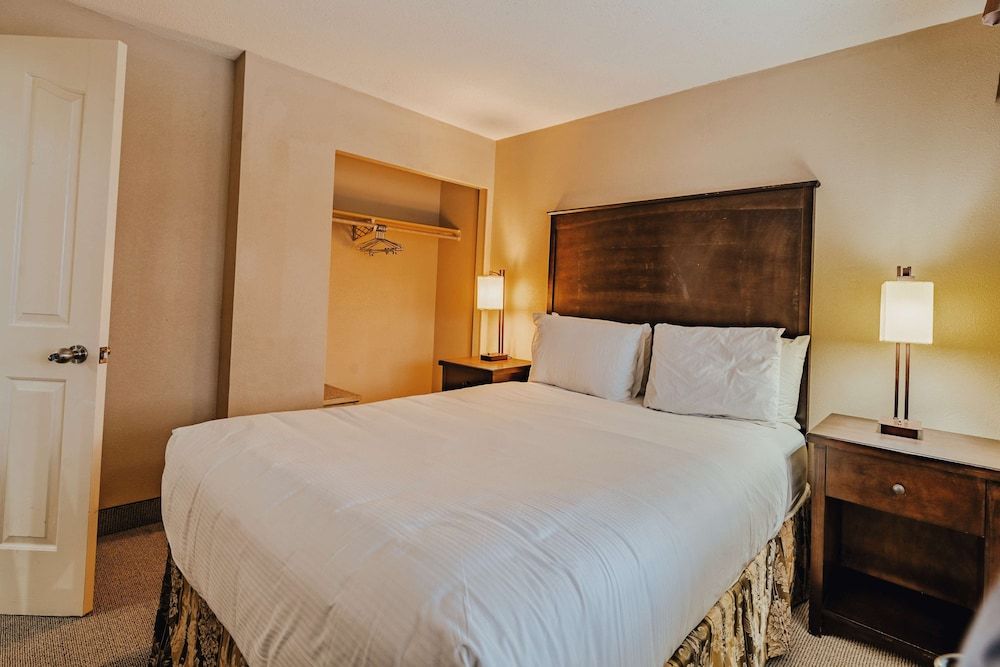 SureStay Plus by Best Western Coquitlam Family Suite, 2 Queen Beds, Non Smoking, Balcony 5