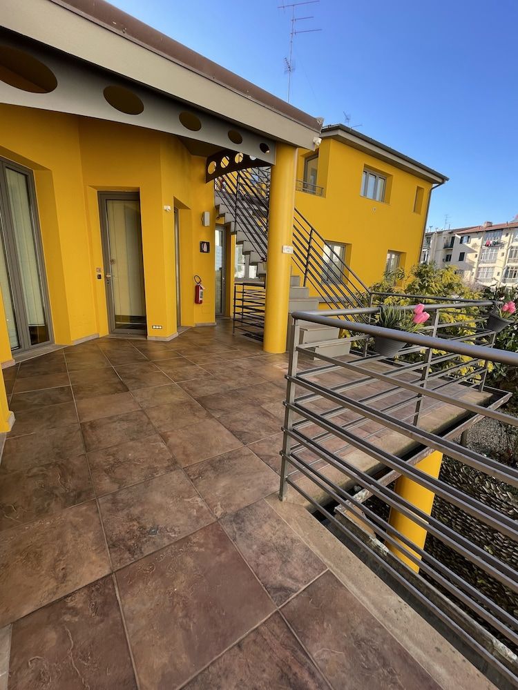 undefined Residence Select Executive 7