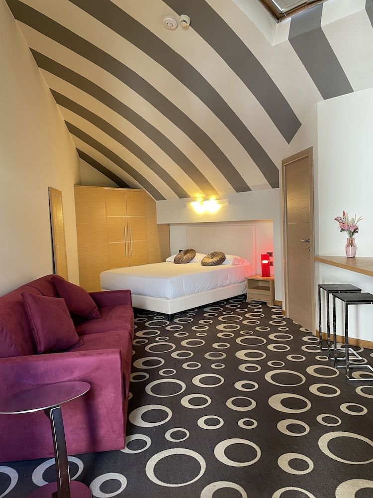 undefined Residence Select Executive 10