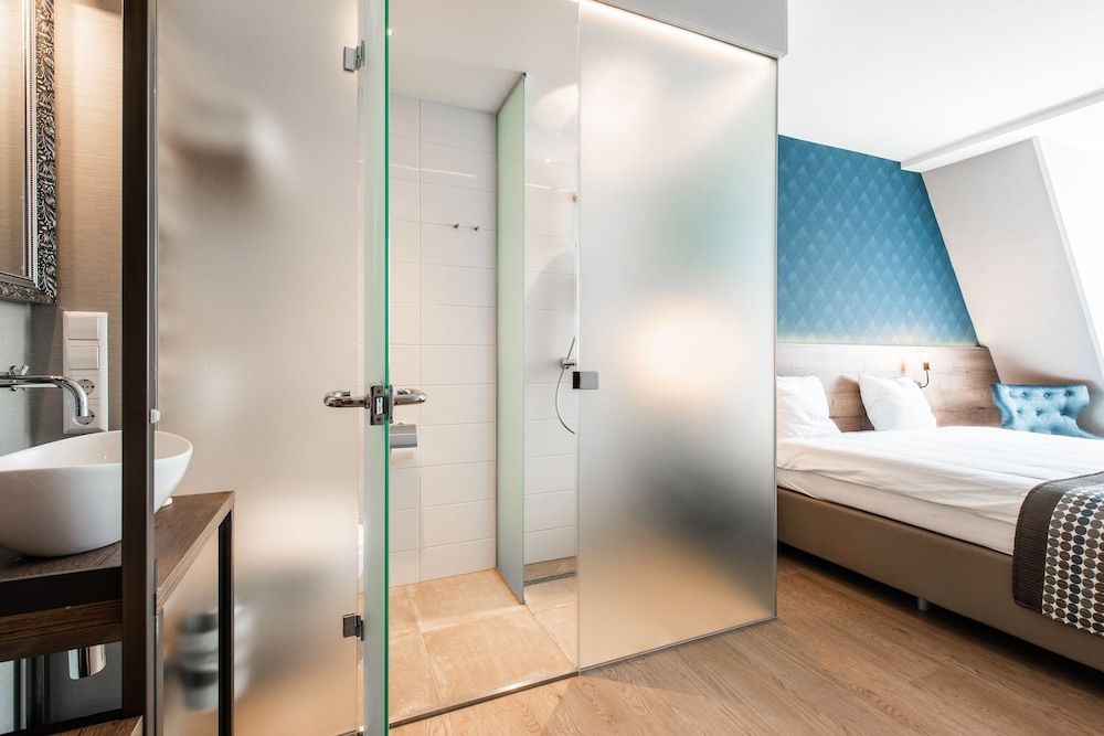 undefined Melrose Hotel 6