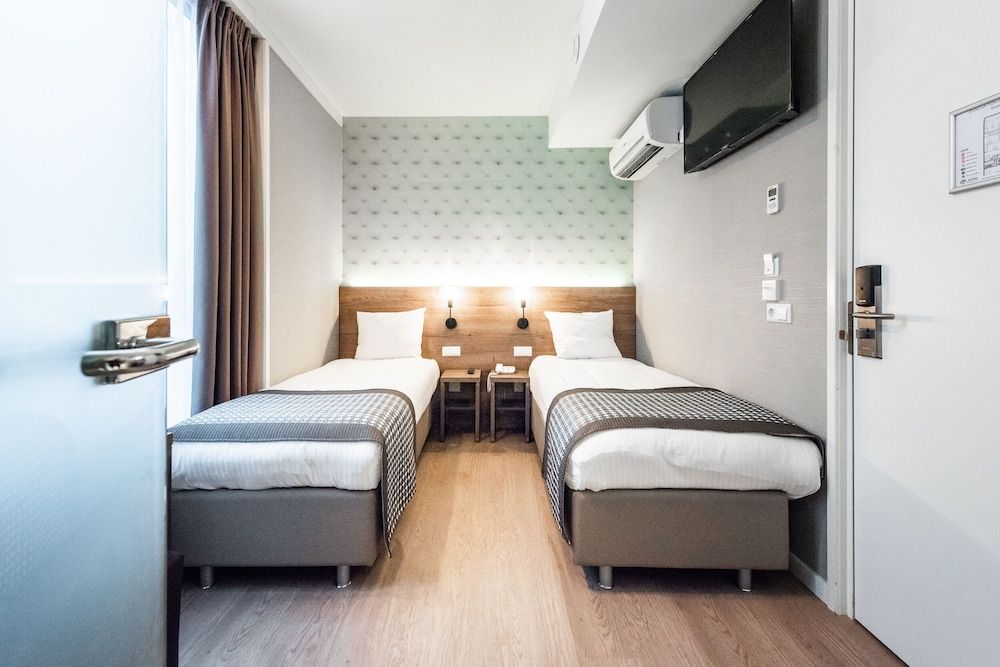 undefined Melrose Hotel 10