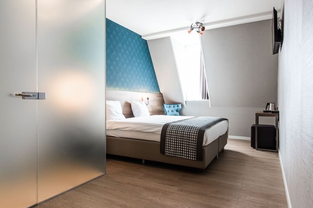 undefined Melrose Hotel