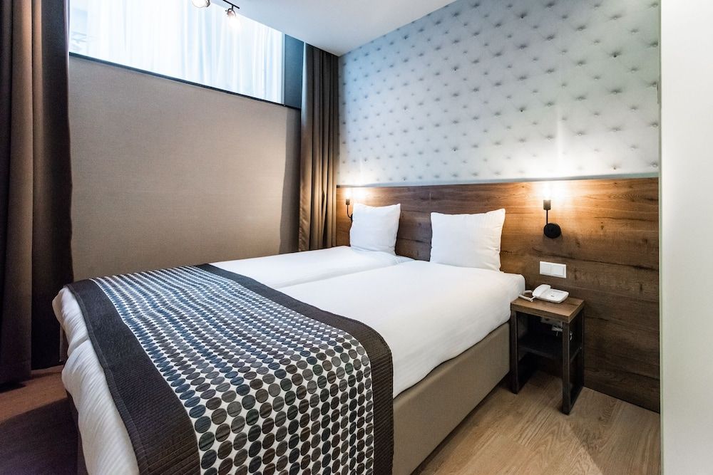 Melrose Hotel Standard Twin Room 4