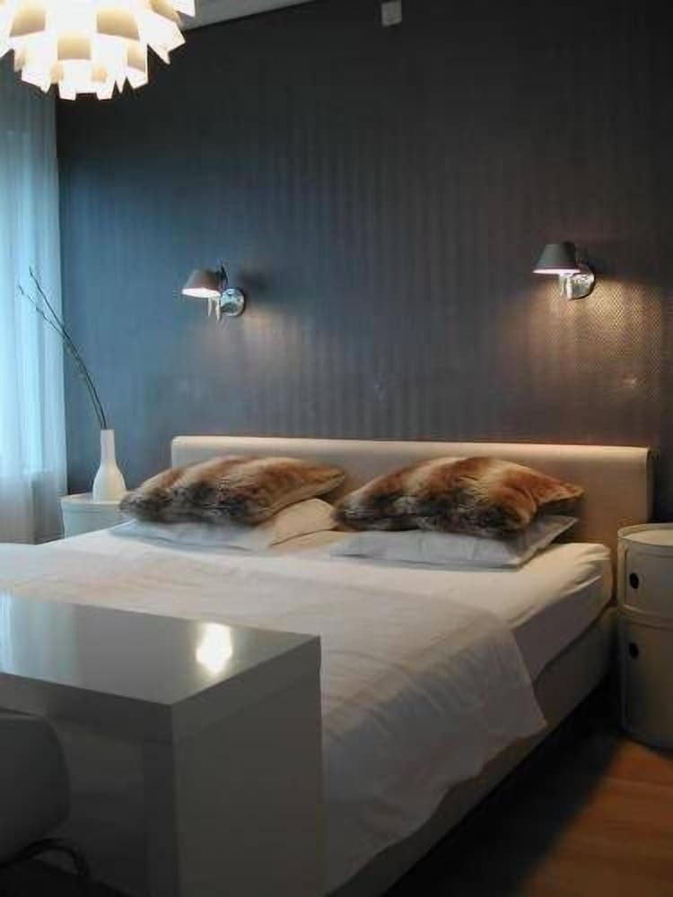 undefined Hotel Victorie 8