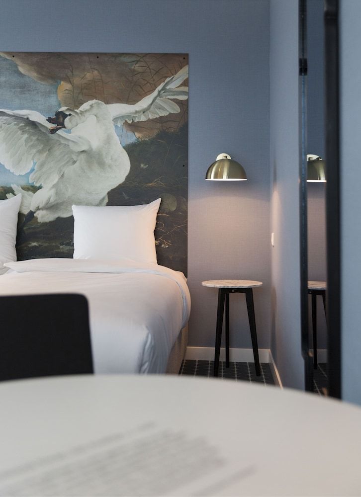 Urban Triple Room