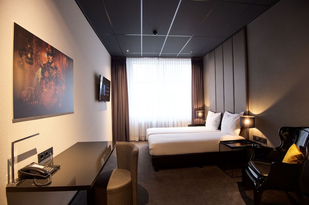 undefined Hotel Glow 4