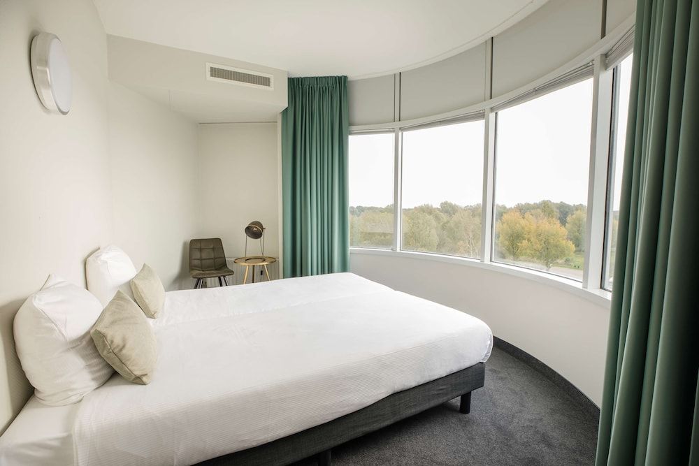 Flonk Hotel Groningen Zuid, BW Signature Collection Comfort Room, Multiple Beds, Non Smoking