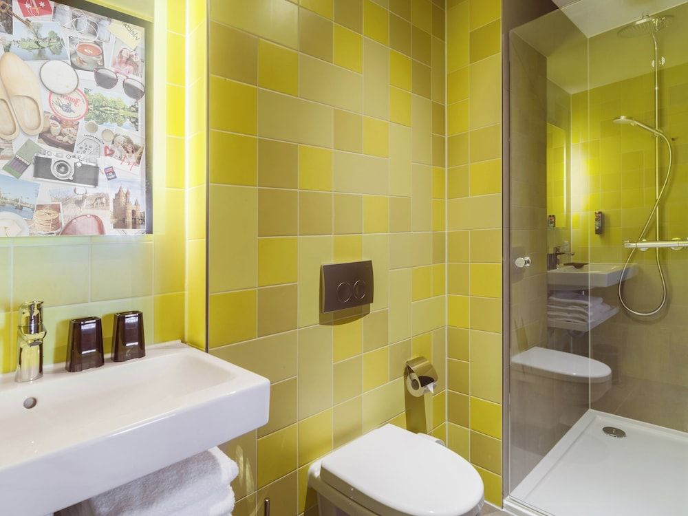 Holiday Inn - the niu, Dairy Haarlem by IHG Standard Room, 1 Queen Bed 5