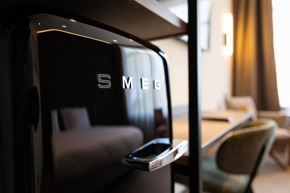 Flonk Hotel Groningen Centre, BW Signature Collection Standard Room, 1 King Bed, Non Smoking 8