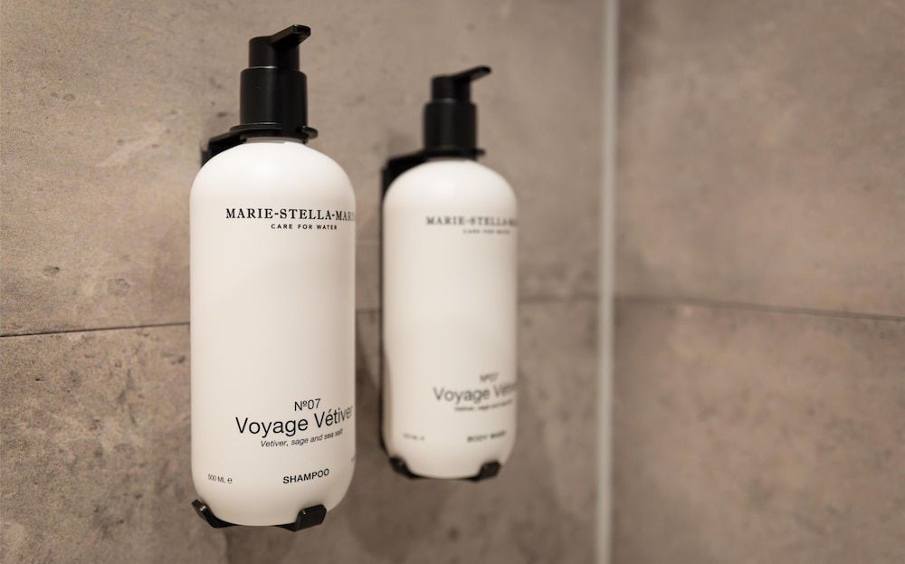 Flonk Hotel Groningen Centre, BW Signature Collection Standard Room, 1 King Bed, Non Smoking 4