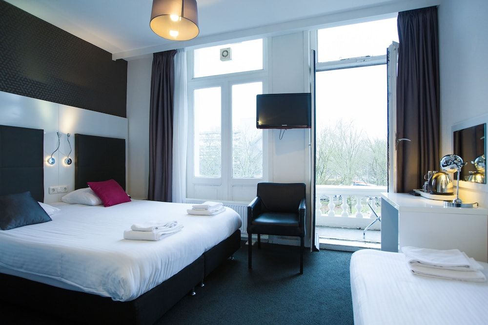 Hotel Vossius Vondelpark Triple Room (Budget) 4