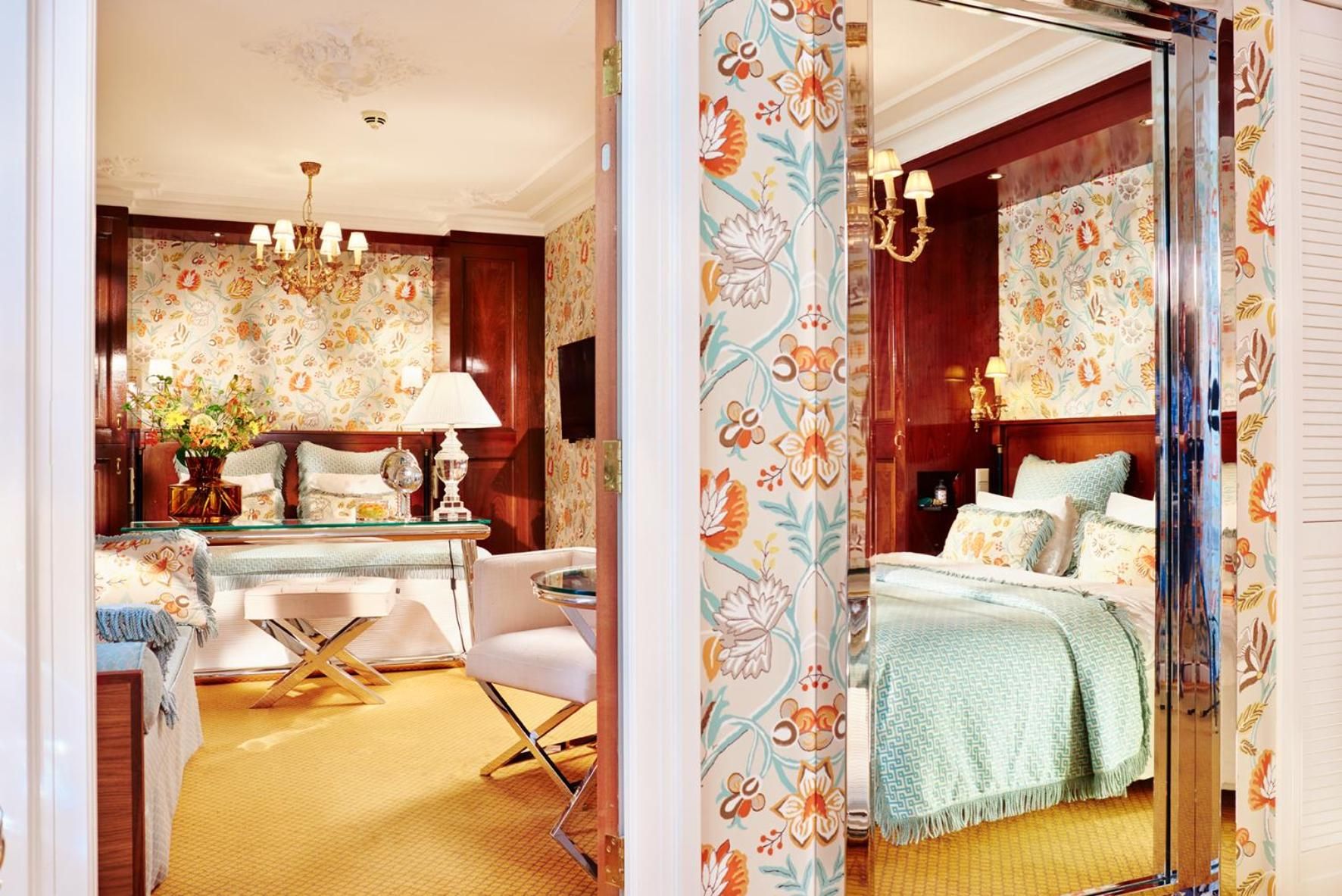 undefined Hotel Estheréa 5